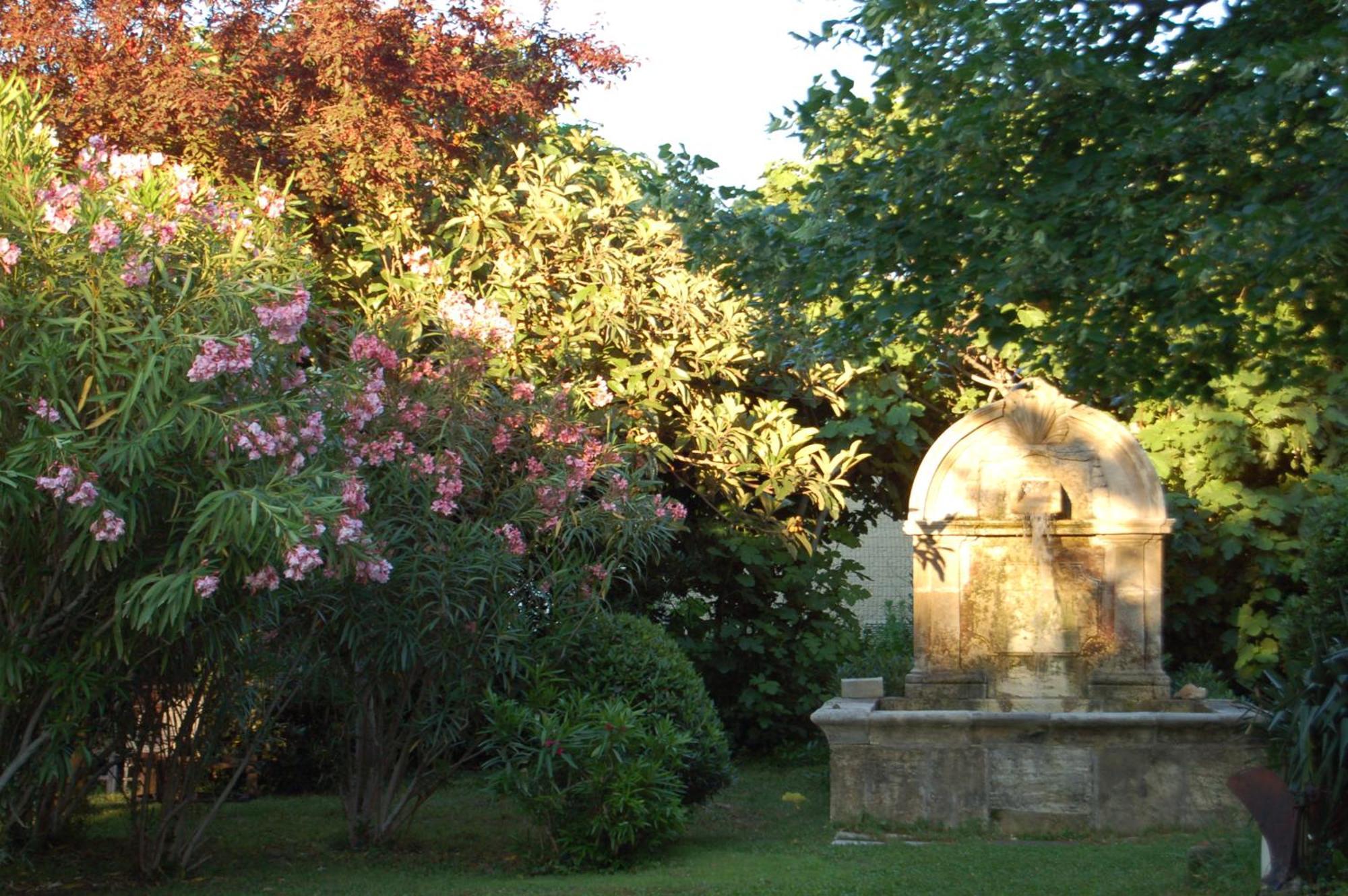 Le Mas Ferrand Graveson Exterior photo