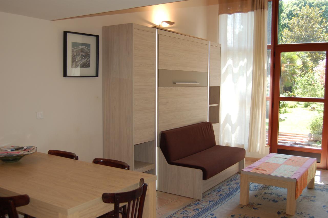 Le Mas Ferrand Graveson Exterior photo